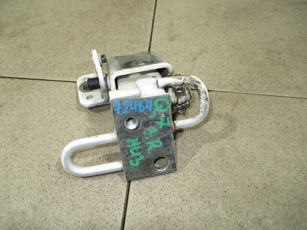 Петля двери задней правой нижняя Audi Q7 2008 (4L)