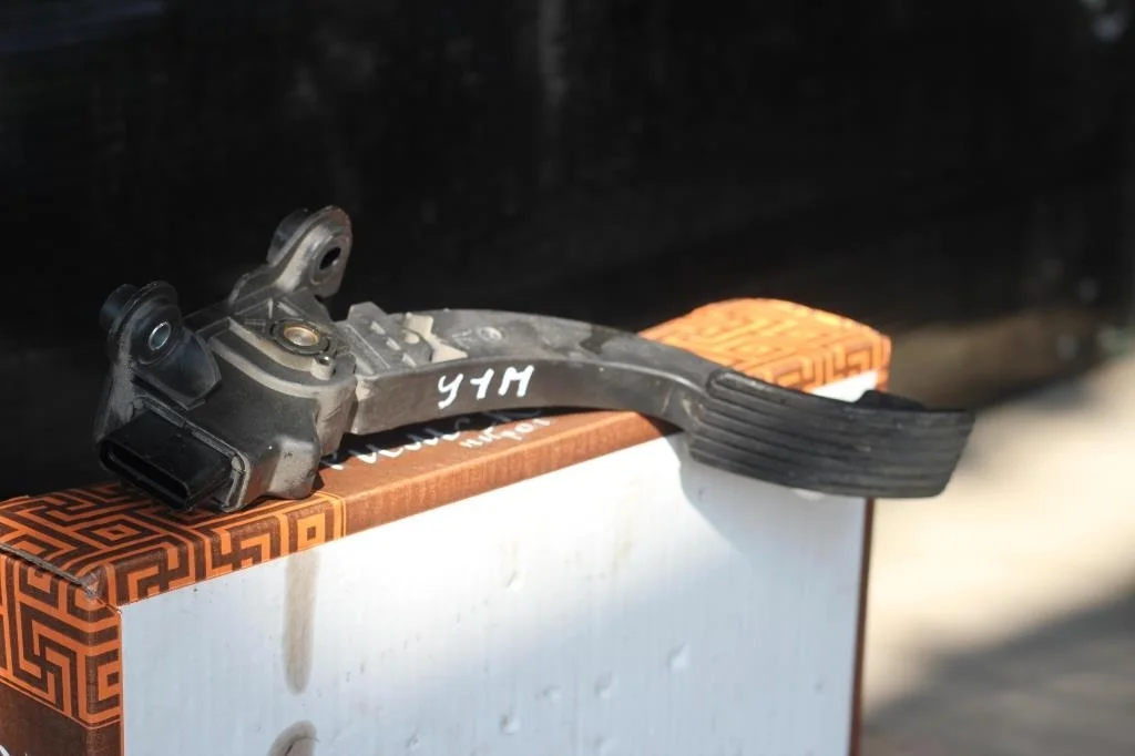 Б.у. педаль газа MITSUBISHI LANCER CY1A MITSUBISHI LANCER CY1A
