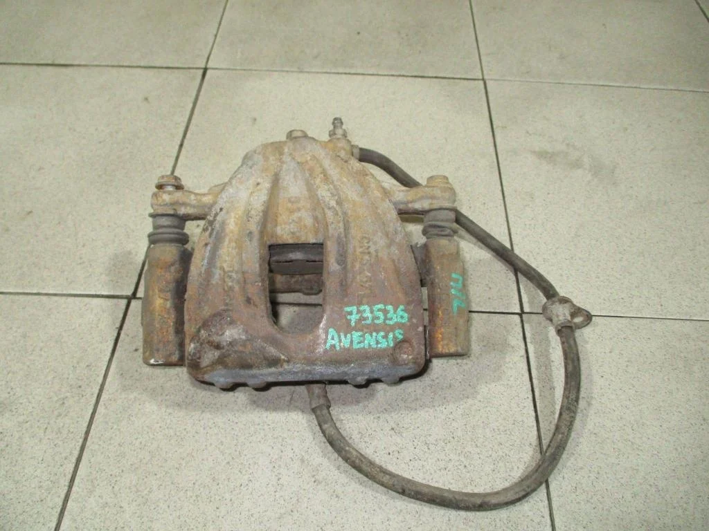 Суппорт передний левый Toyota Avensis 2 T250