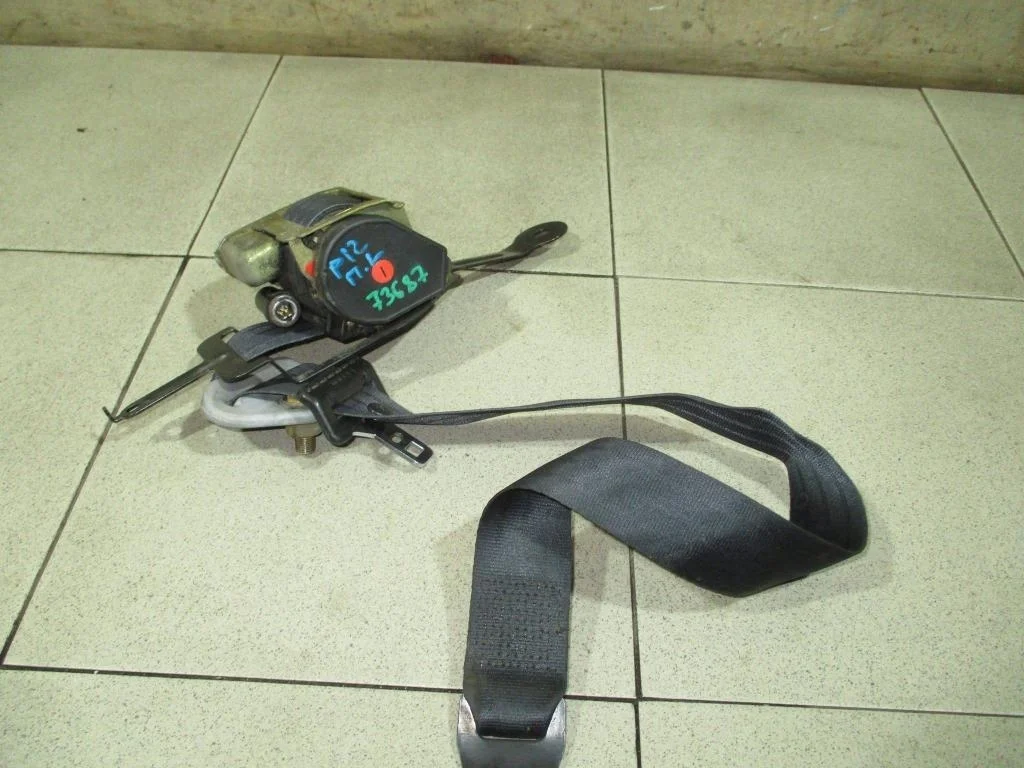 Ремень безопасности пиропатроном Nissan Primera P12