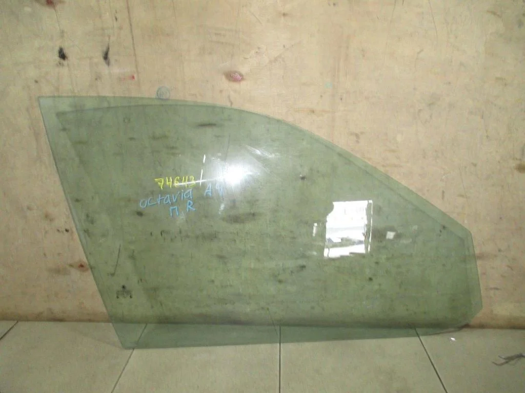 Стекло двери передней правой Skoda Octavia 2000 (A4)