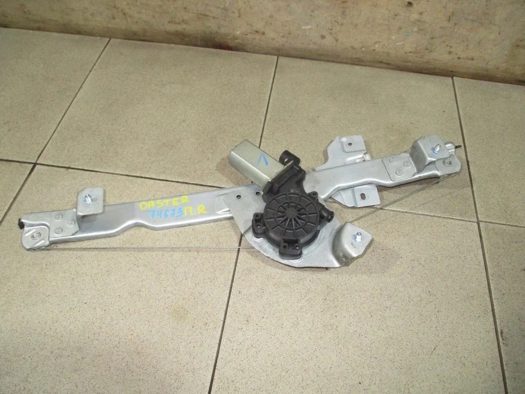 Стеклоподъемник электр. передний правый Renault Duster 2012 I