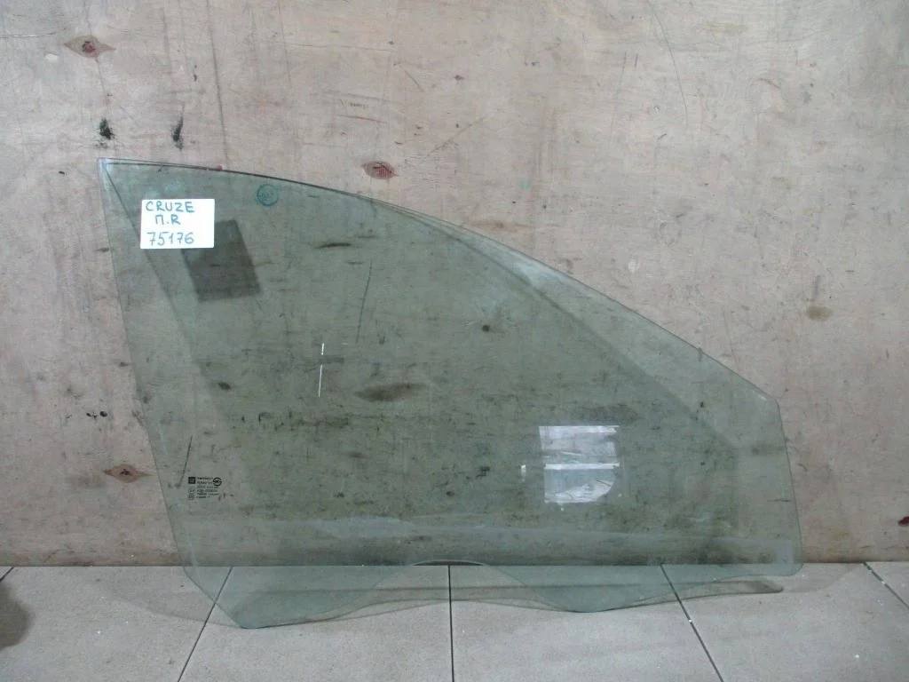 Стекло двери передней правой Chevrolet Cruze 2012 (J300)