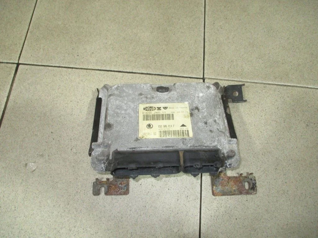 Блок управления двигателем Skoda Octavia (A4)
