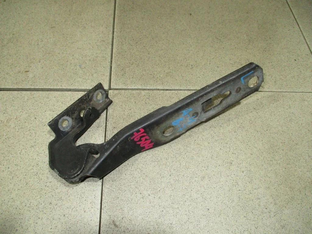 Петля капота левая Audi A4 B7