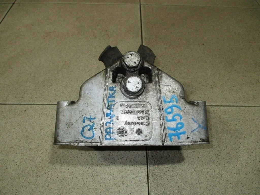 Кронштейн кпп Audi Q7 2008 4L