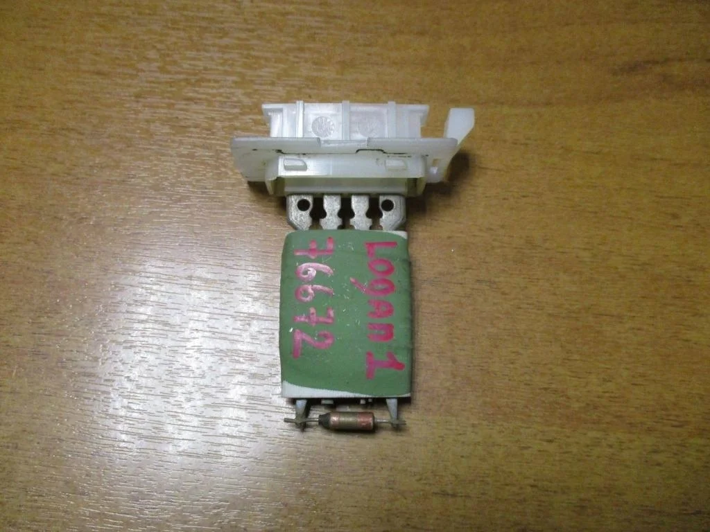 Резистор отопителя Renault Logan 1 L90