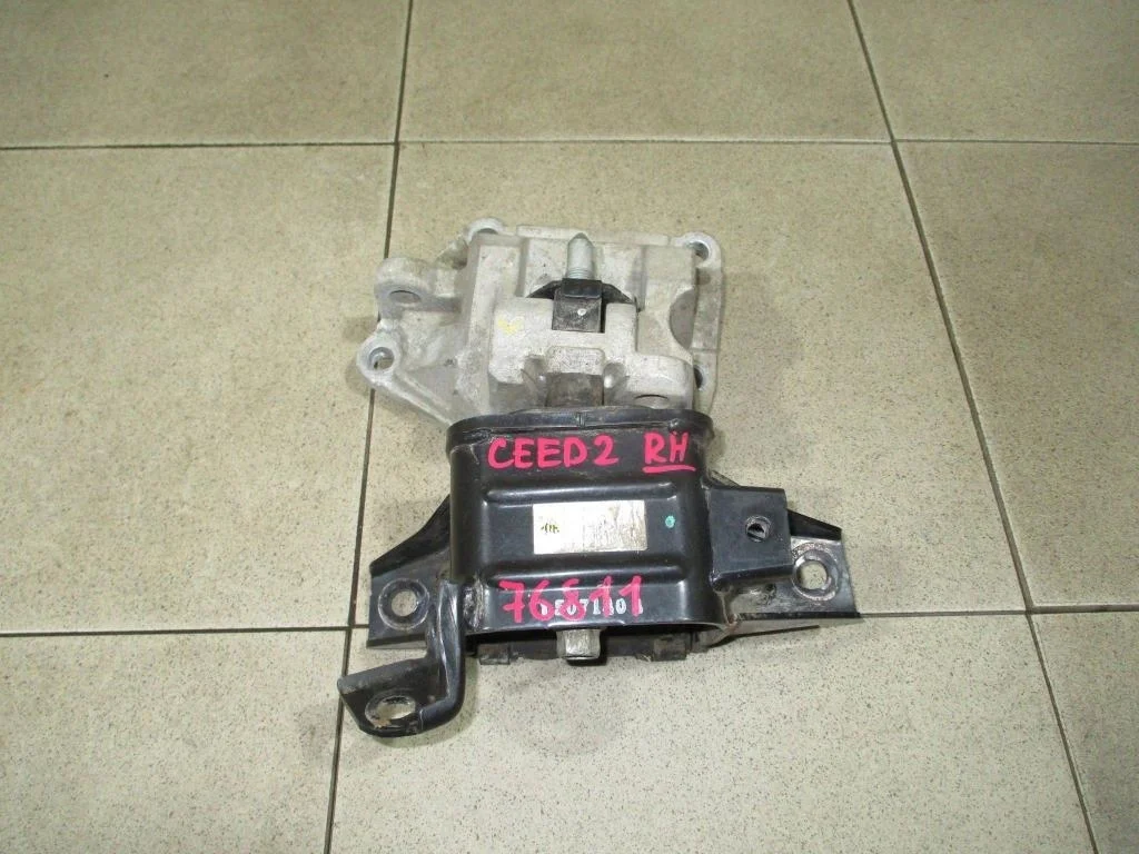 Опора кпп левая Kia Ceed (JD)