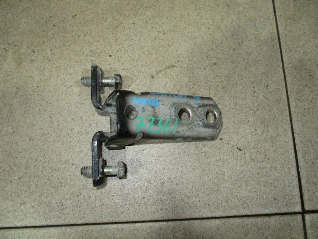 Петля двери передней Mitsubishi Lancer 9 CS