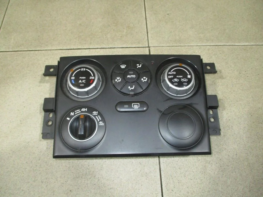 Блок управления климатической установкой Suzuki Grand Vitara 2007 III
