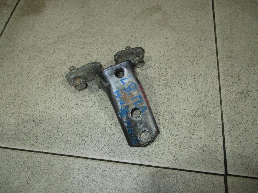 Петля двери передней Mitsubishi Lancer 9 2009 CS