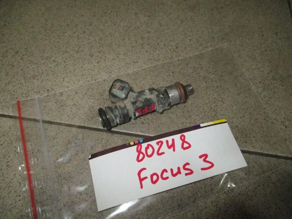Форсунка топливная Ford Focus 2012 3