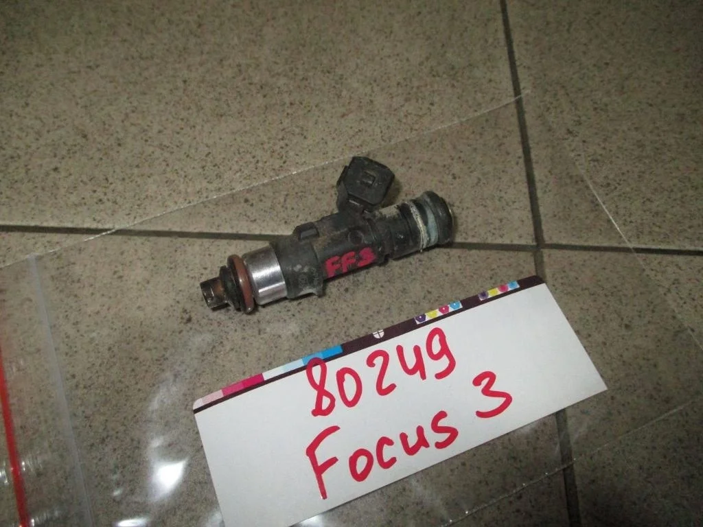 Форсунка топливная Ford Focus 2012 3