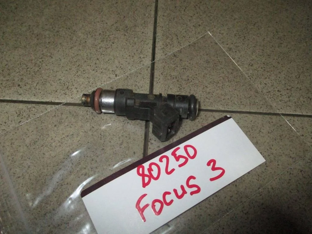 Форсунка топливная Ford Focus 2012 3