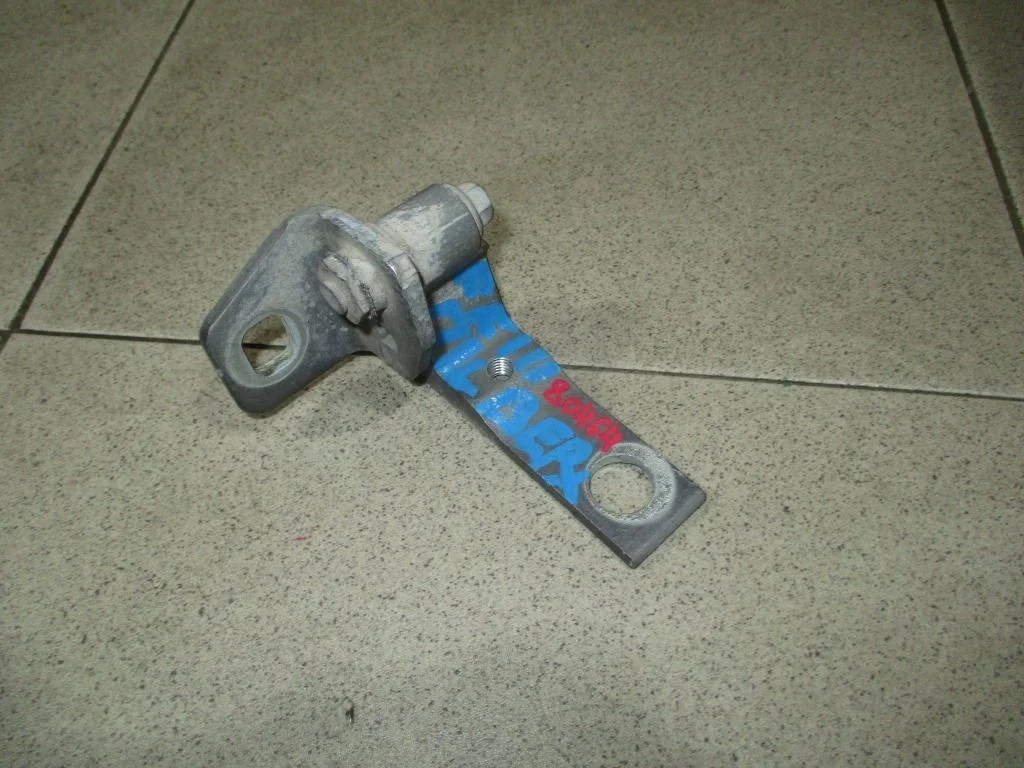 Петля двери Ford Focus 3