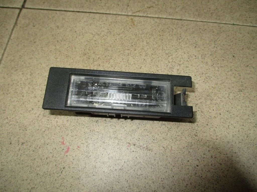 Фонарь подсветки номера Opel Astra J