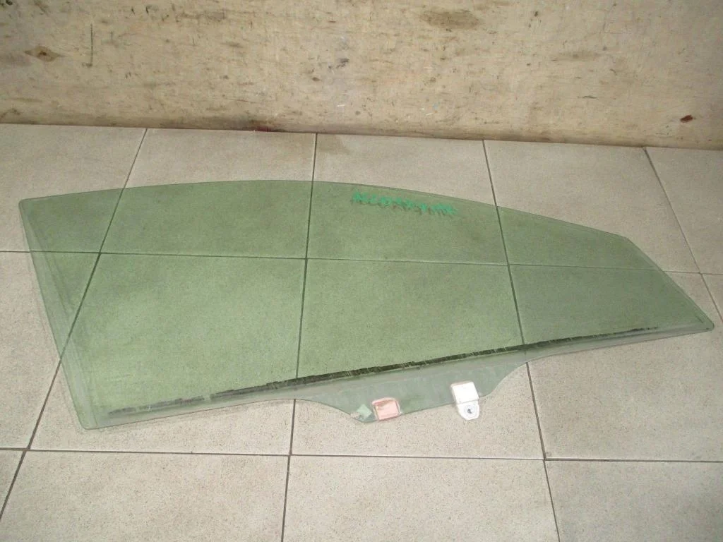 Стекло двери передней правой Honda Accord 2005 VII