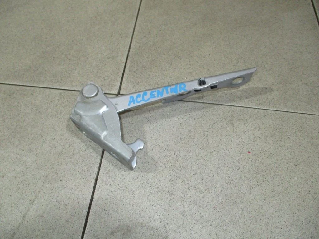 Петля капота правая Hyundai Accent LC