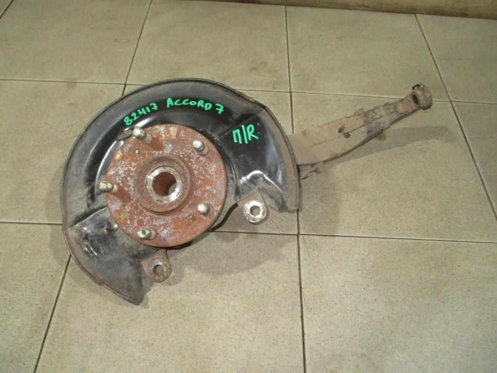 Кулак поворотный передний правый Honda Accord 7 2005 CL, CM, UC