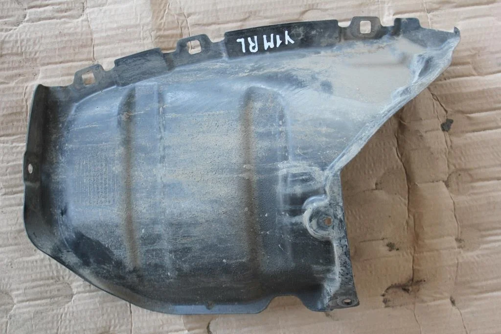Б.у. пыльник бампера MITSUBISHI LANCER CY1A MITSUBISHI LANCER CY1A
