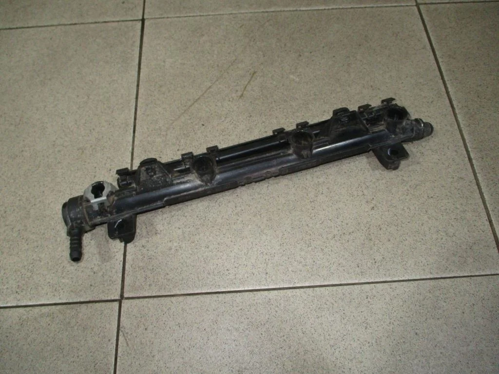 Рейка топливная (рампа) Volkswagen Jetta 2013 (A6)