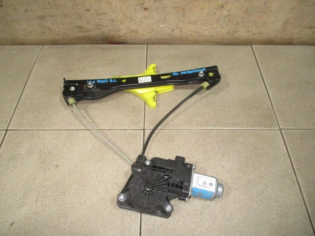 Стеклоподъемник задний левый Volkswagen Polo 5