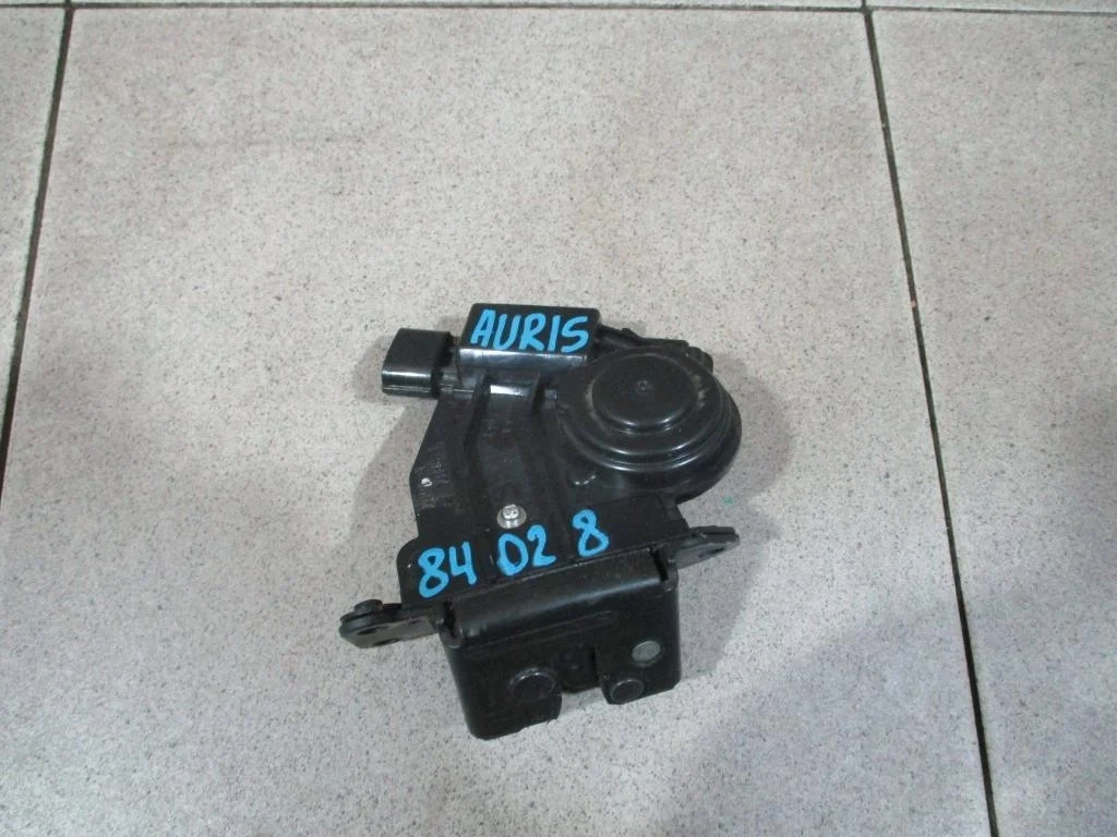 Замок багажника Toyota Auris 2007 E150