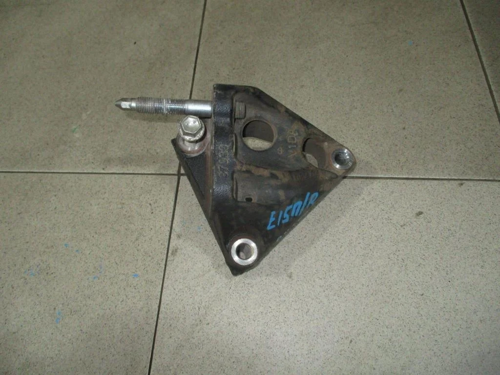 Кронштейн двигателя правый Toyota Corolla E120