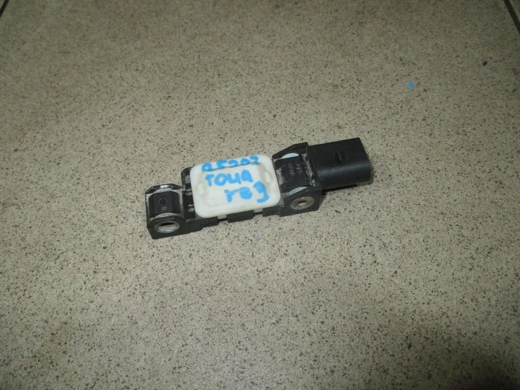 Датчик air bag Volkswagen Touareg (7L)
