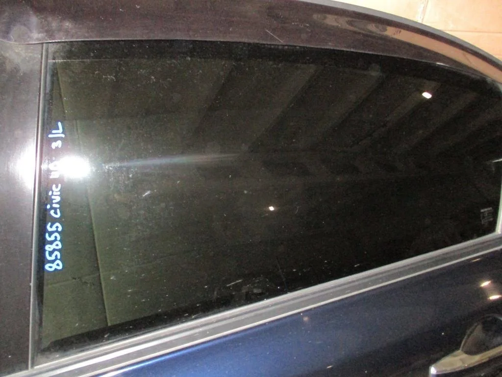 Стекло двери задней левой Honda Civic 2007 4D VIII