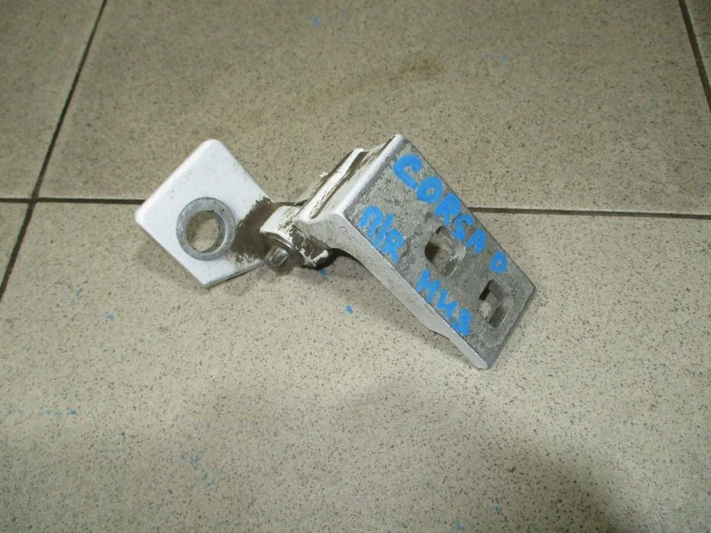 Петля двери передней правой нижняя Opel Corsa D