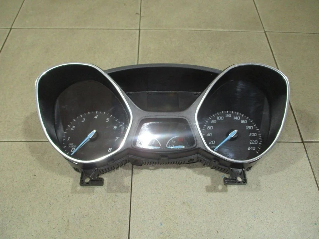 Панель приборов Ford Focus III