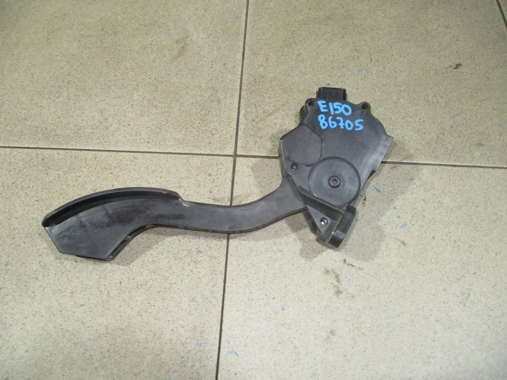 Педаль газа Toyota Corolla (E150)