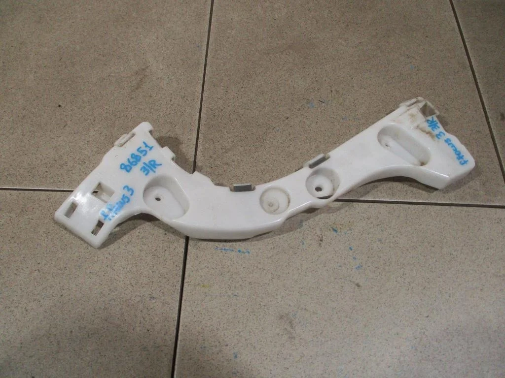 Кронштейн заднего бампера правый Ford Focus 3