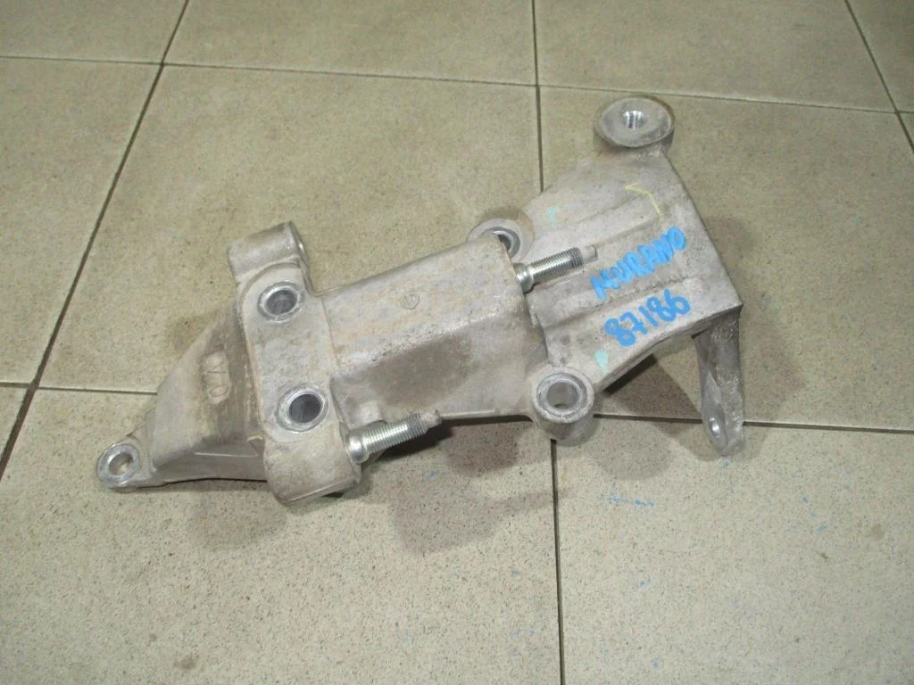 Кронштейн двигателя правый Nissan Murano 2010 Z51