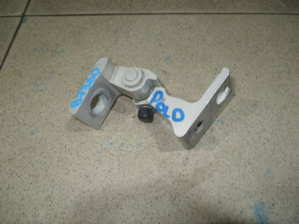 Петля двери Volkswagen Polo Sedan