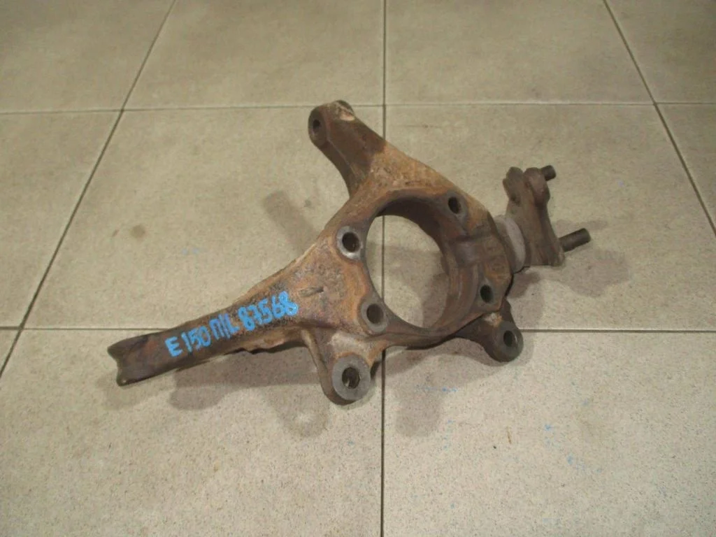 Кулак поворотный передний левый Toyota Corolla (E150)