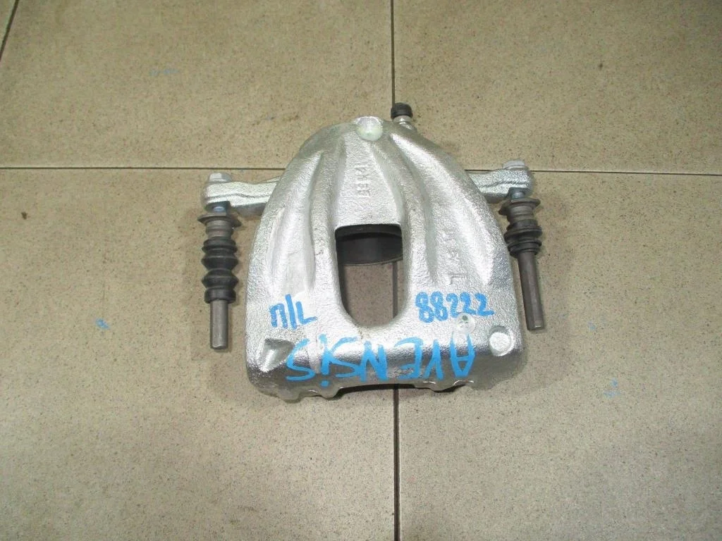 Суппорт передний левый Toyota Avensis 2 T250