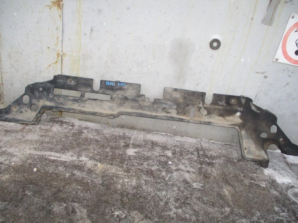 Кожух замка капота Toyota Corolla (E150)