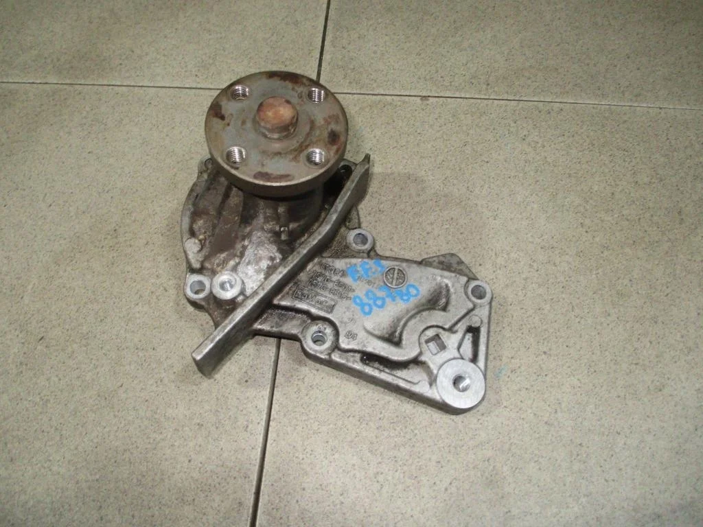 Насос водяной (помпа) Ford Focus 3