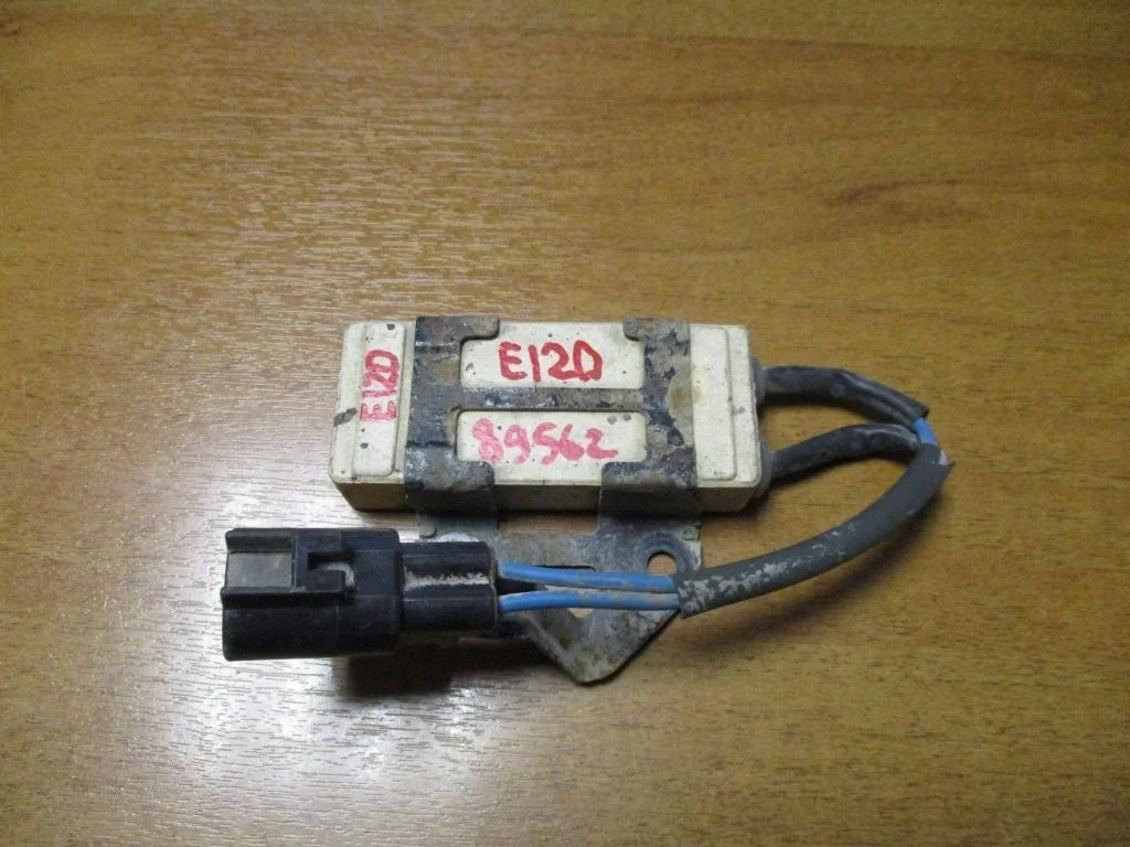 Блок управления вентилятором Toyota Corolla E120