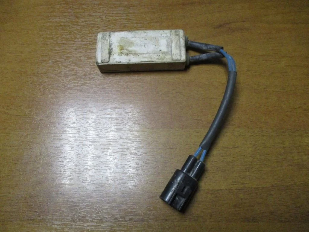 Блок управления вентилятором Toyota Corolla E120