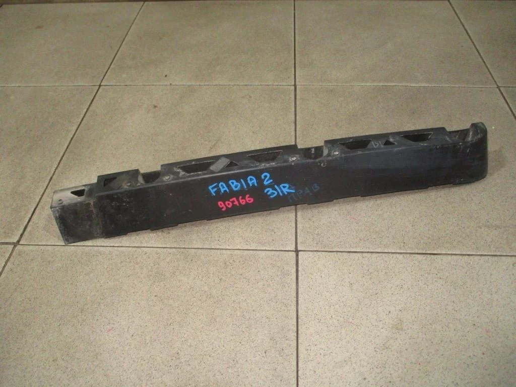 Кронштейн заднего бампера правый Skoda Fabia 2 2007 (5J)