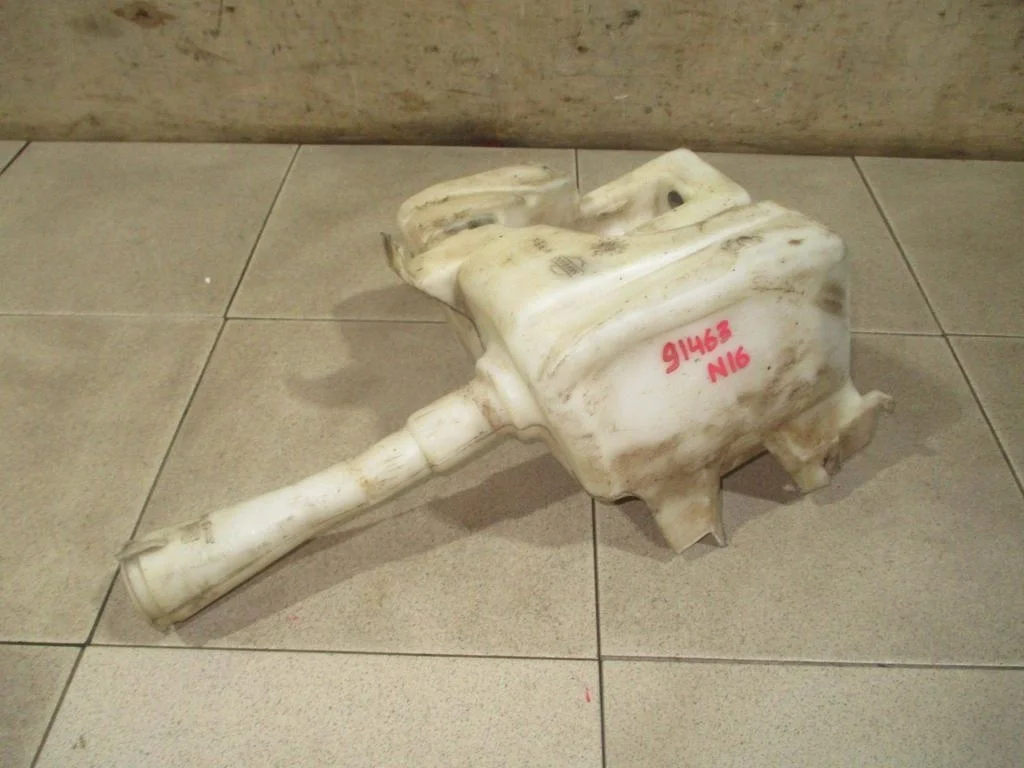 Бачок омывателя лобового стекла Nissan Almera 2005 (N16)