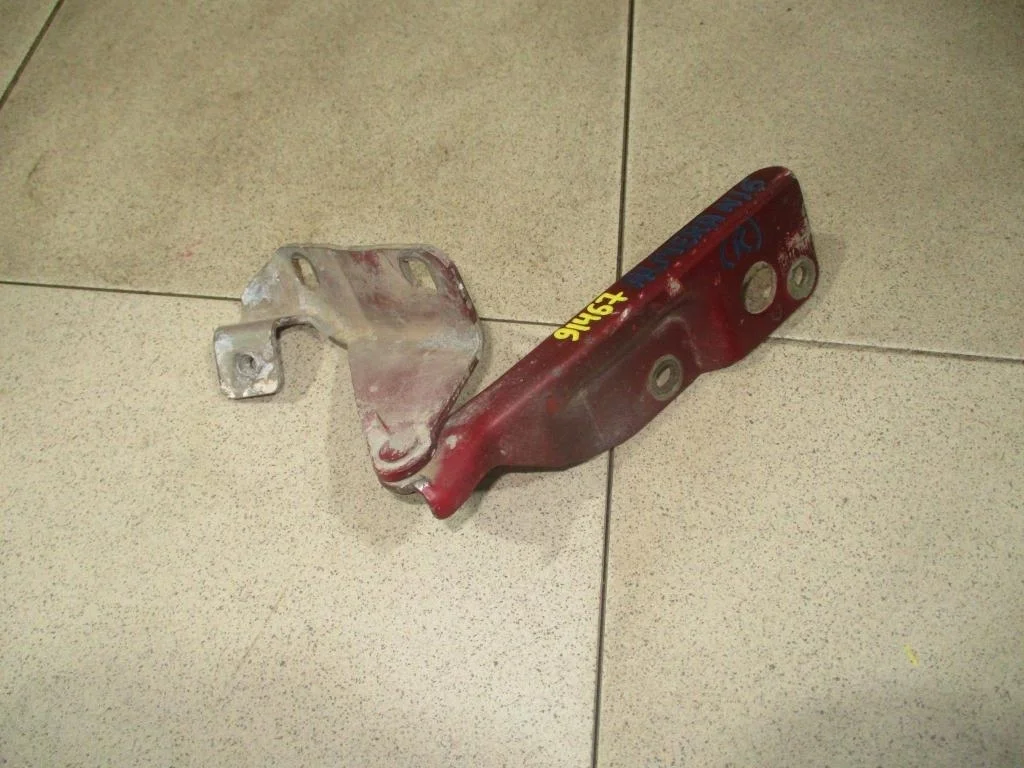 Петля капота правая Nissan Almera 2005 N16