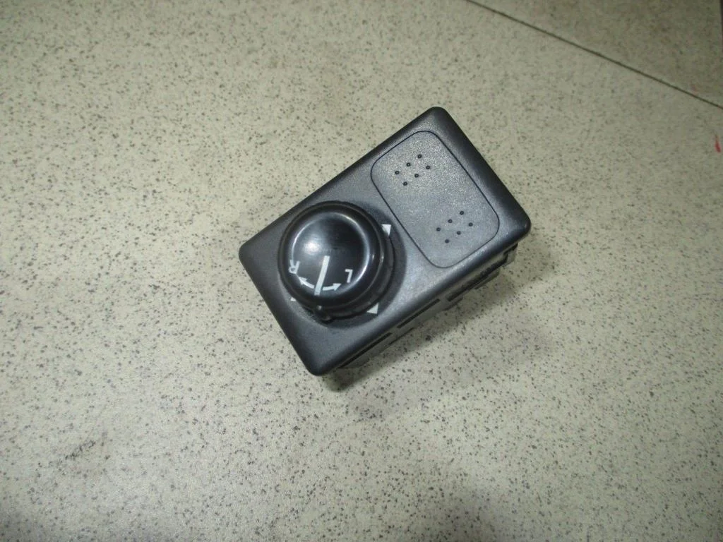 Переключатель регулировки зеркала Nissan Almera (N16)