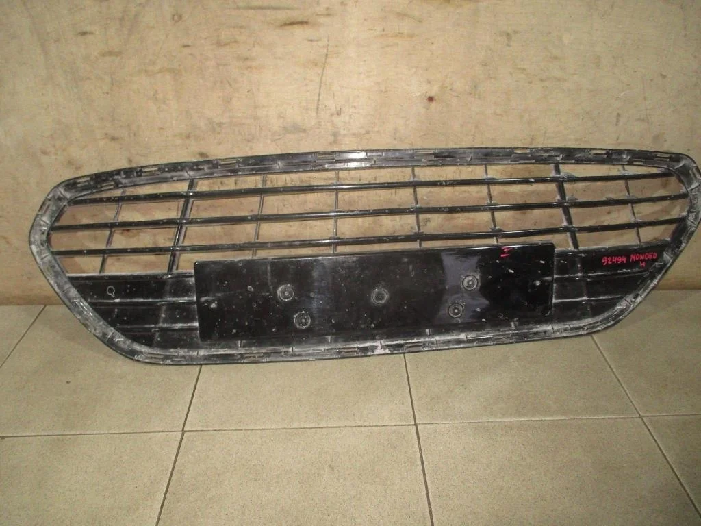 Решетка в бампер центральная Ford Mondeo IV