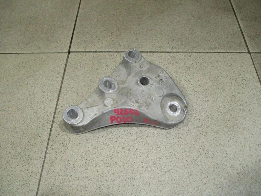 Кронштейн опоры двигателя Volkswagen Polo 5 2017