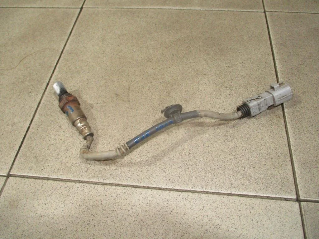 Датчик кислородный Toyota Corolla E150