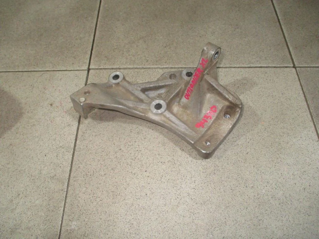 Кронштейн генератора Mitsubishi Outlander 2007 (CW)